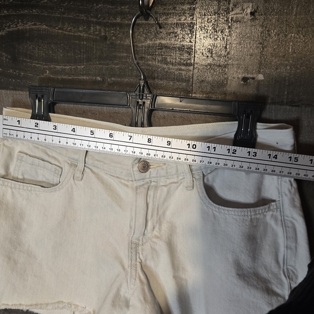 Old Navy Light Wash Low Rise Denim Shorts - Picture 3 of 6